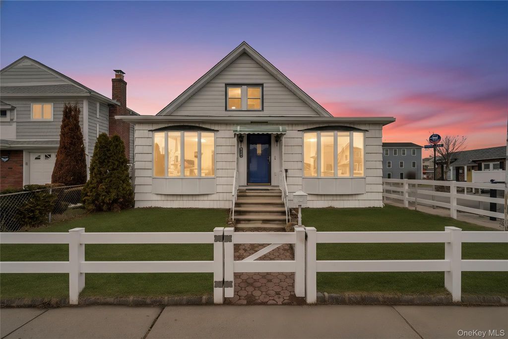 Photo of 100-19 160th Avenue, Howard Beach, NY 11414 (MLS # 952300)