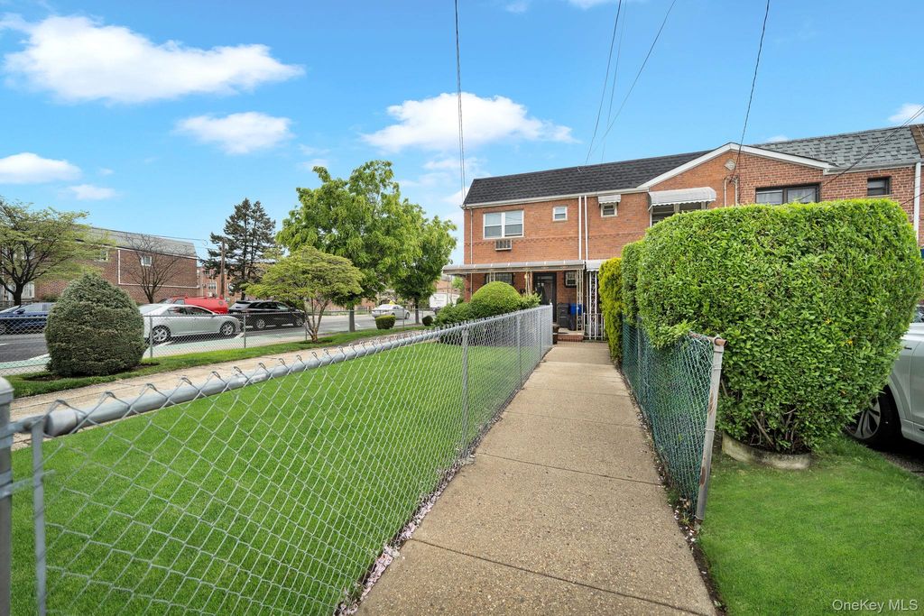 Photo of 963 Schenck Avenue, Brooklyn, NY 11207 (MLS # 994327)