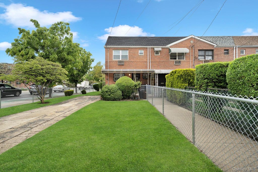Photo of 963 Schenck Avenue, Brooklyn, NY 11207 (MLS # 994327)
