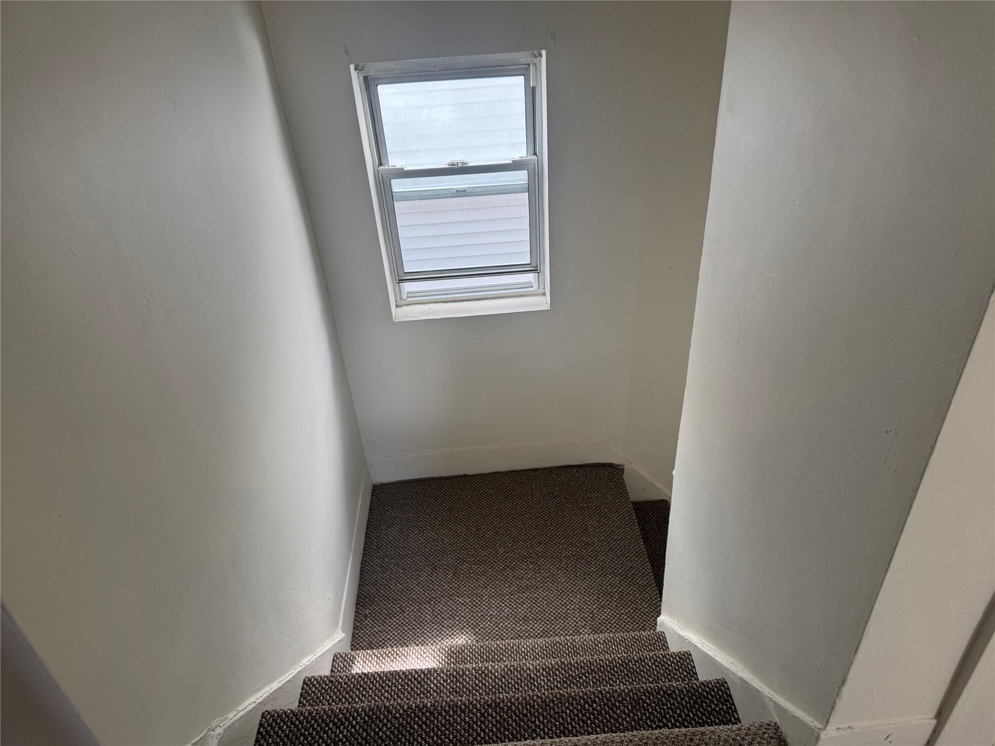 Kessel Street 2nd Floor, Forest Hills, Queens, NY - 2 Bedrooms  
1 Bathrooms  
4 Rooms - 