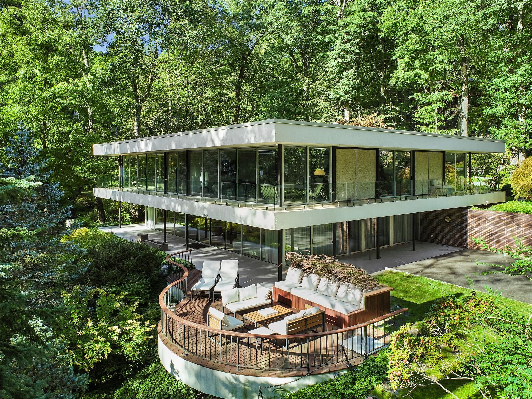 Tallwoods Road, Armonk, New York - 5 Bedrooms  
5 Bathrooms - 