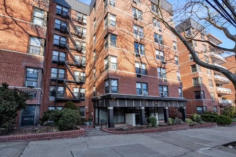67-41 Burns Street Unit 212, Forest Hills, NY 11375 - #: 817007