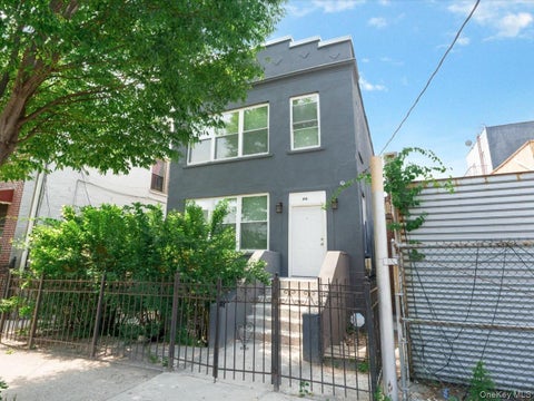 Apartment For Rent - 910 E 226th Street<br/> Bronx County, Bronx, NY 10466