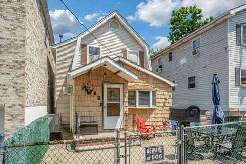 Photo of 48 B Edgewater Park #B, Bronx, NY 10465 (MLS # 881172) Photo of 48 B Edgewater Park #B, Bronx, NY 10465 (MLS # 881172)