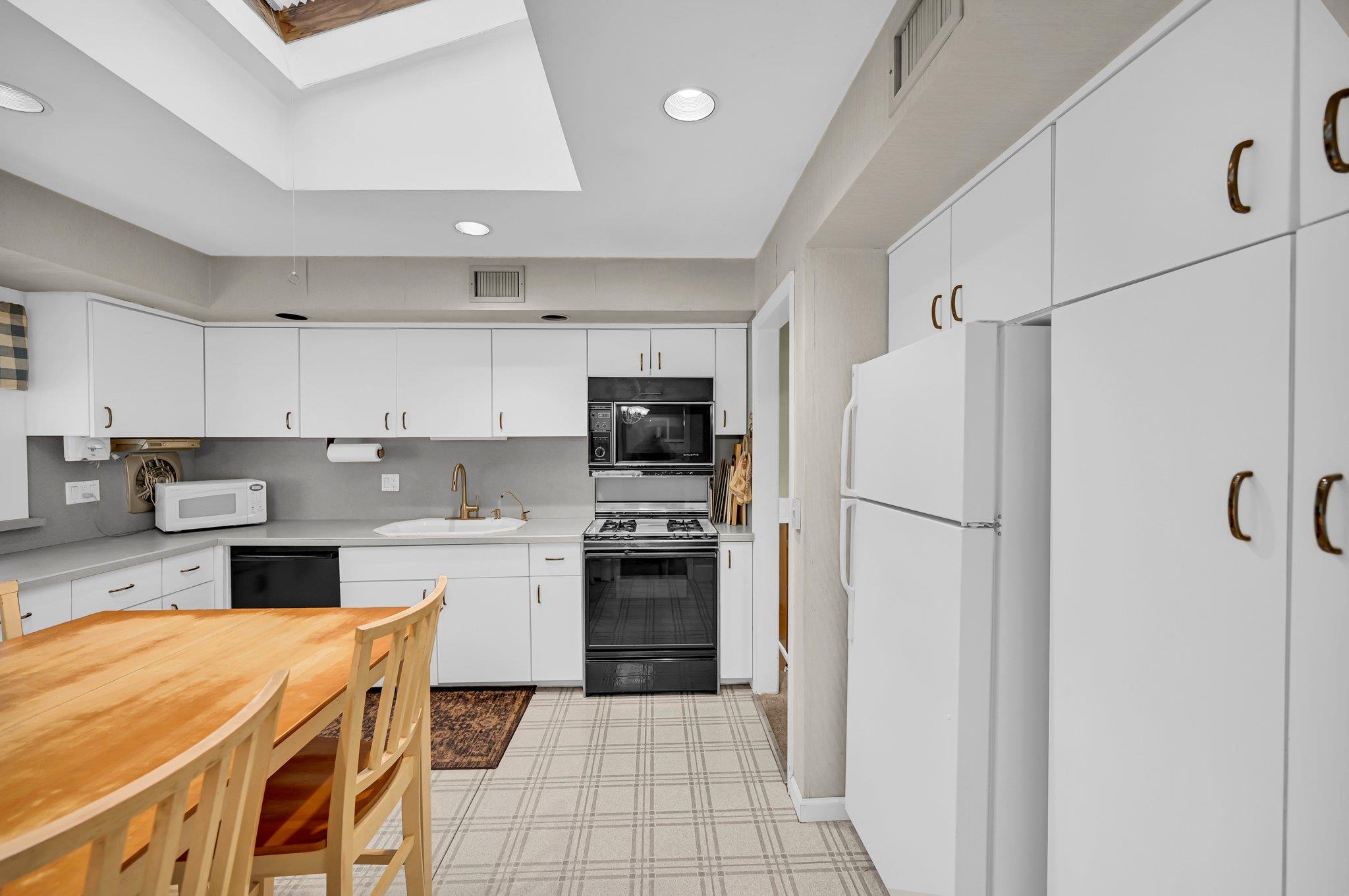 24 Westview Avenue, Congers, New York image 17