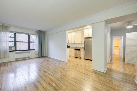 Photo of 67-76 Booth Street #4F, Forest Hills, NY 11375 (MLS # 925130)