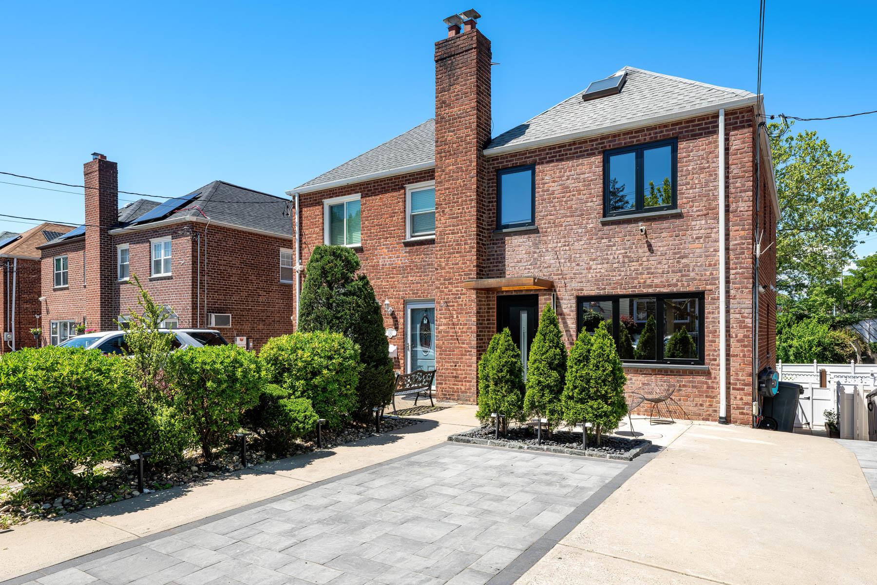 Property for Sale at Kearney Avenue, Bronx, New York - Bedrooms: 3 
Bathrooms: 2 
Rooms: 6  - $949,999
