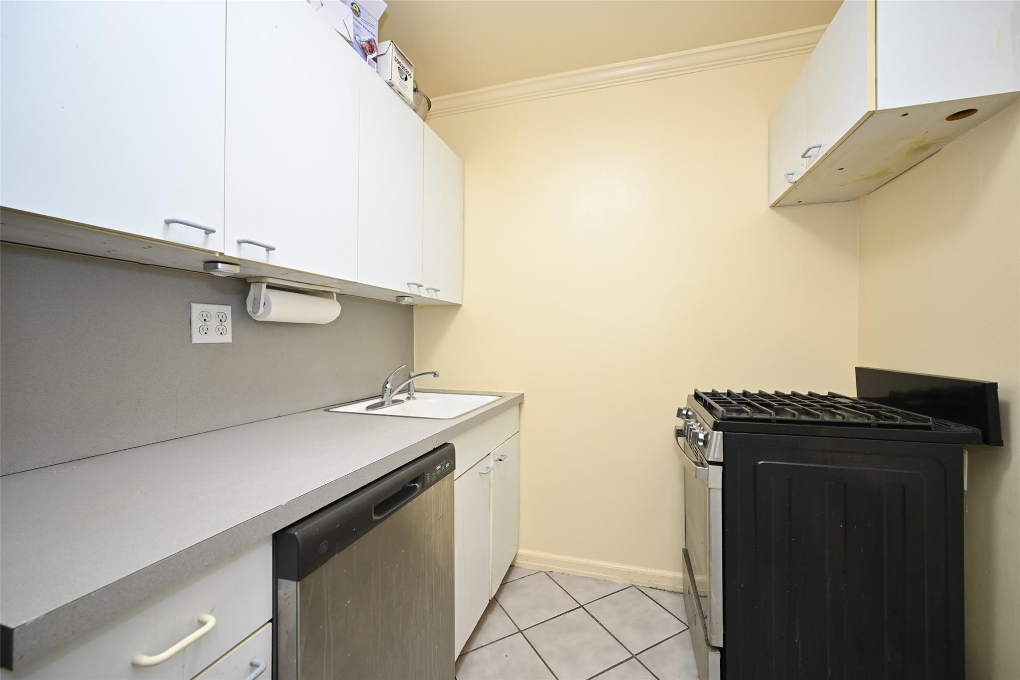 69-27 210 Street #2, Oakland Gardens, New York image 6