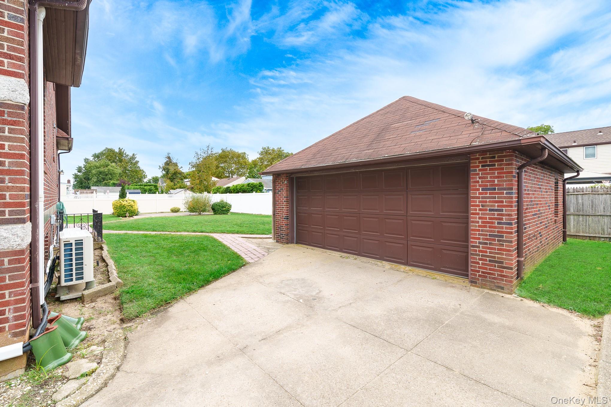 2320 Woodland Avenue