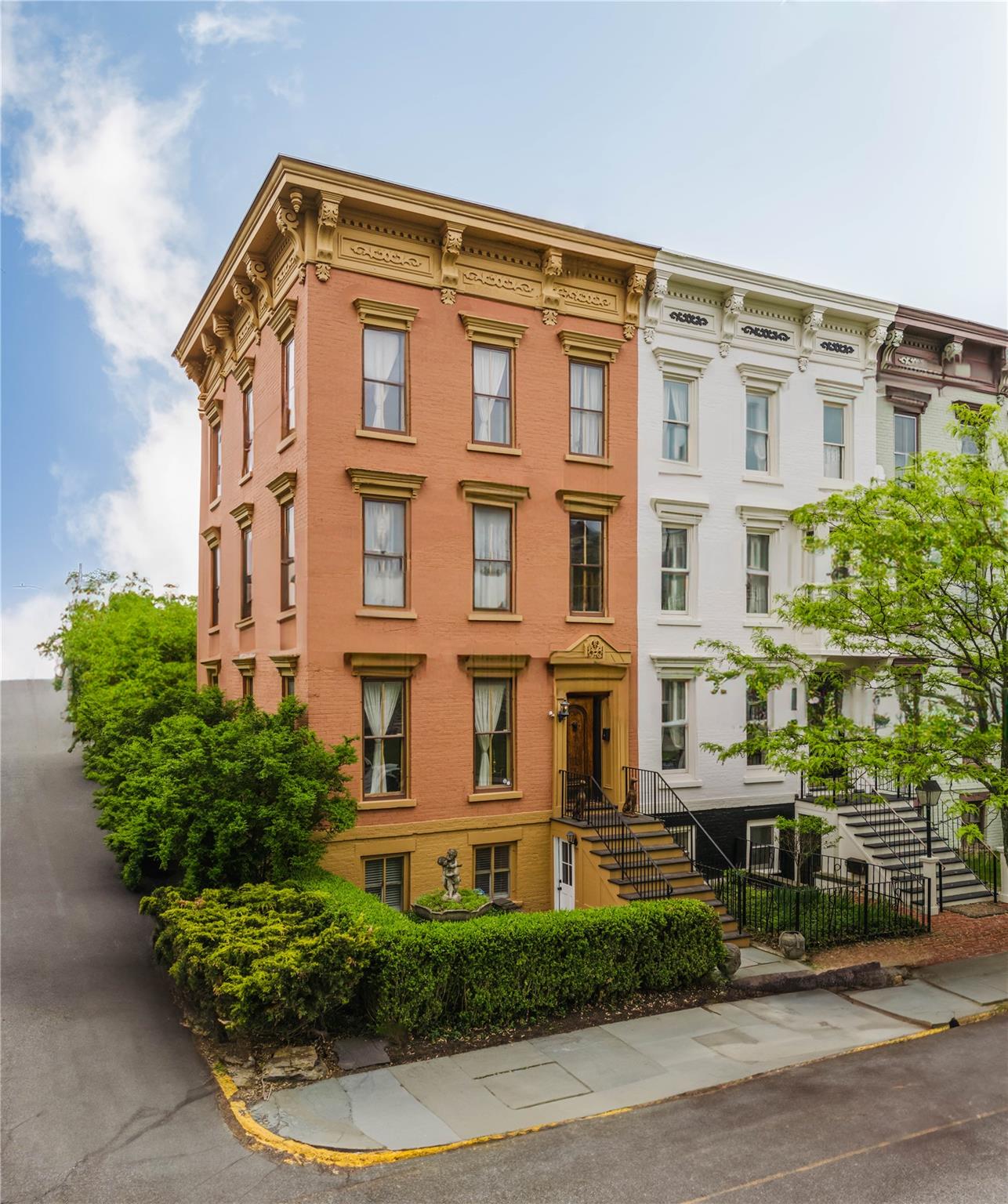 E Court Street, Hudson, New York - 4 Bedrooms  
4 Bathrooms  
13 Rooms - 