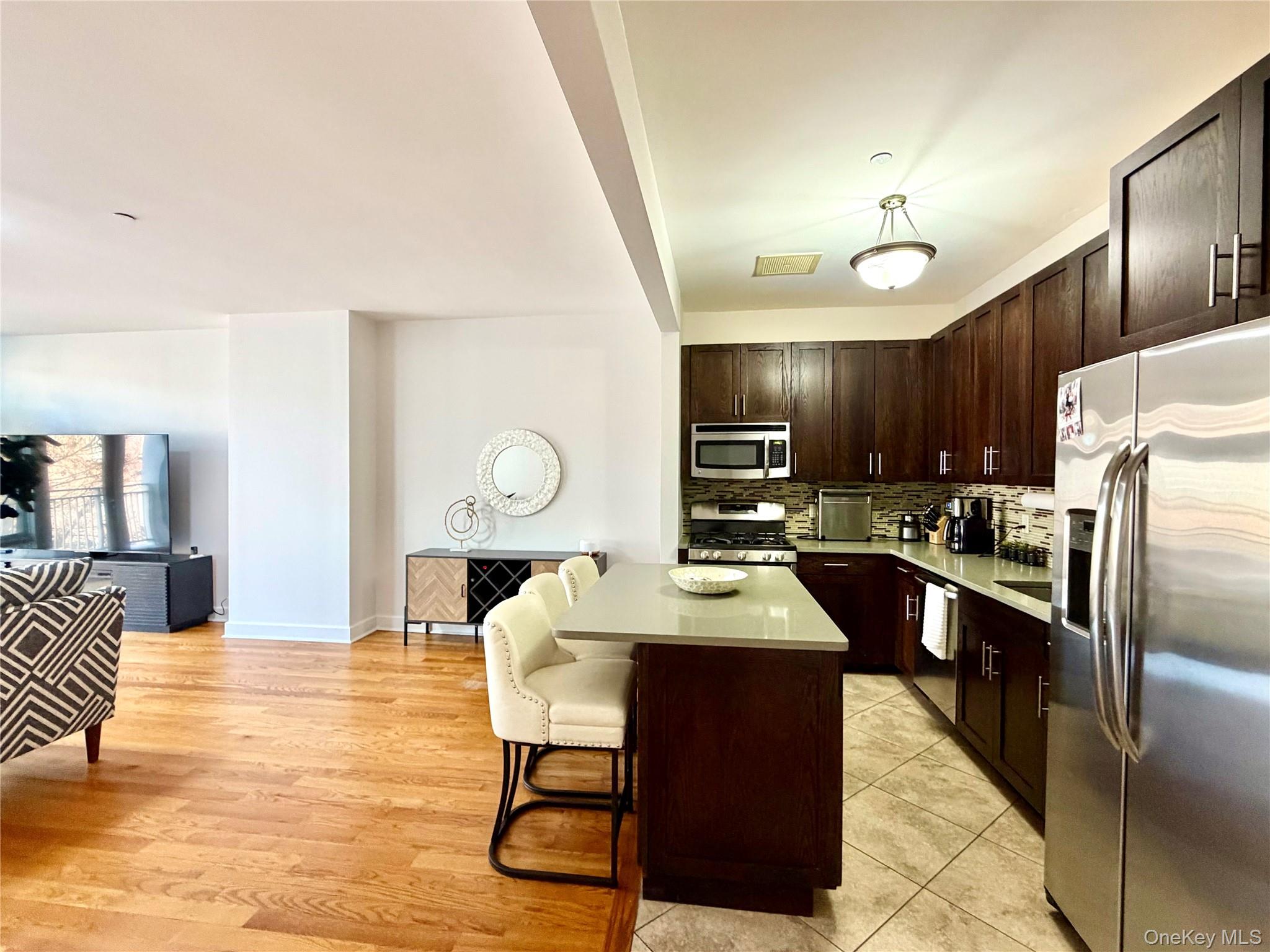 90 Bay Street Landing 3J