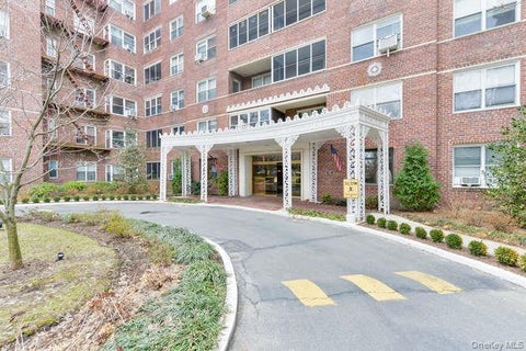 Homes For Sale - 67-38 108th Street #B52<br/> Forest Hills, NY 11375