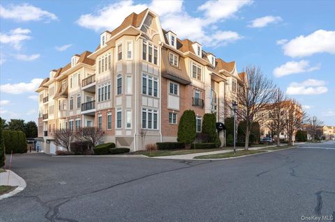 365 Trotting Lane, Westbury, NY 11590 - MLS#: 943900