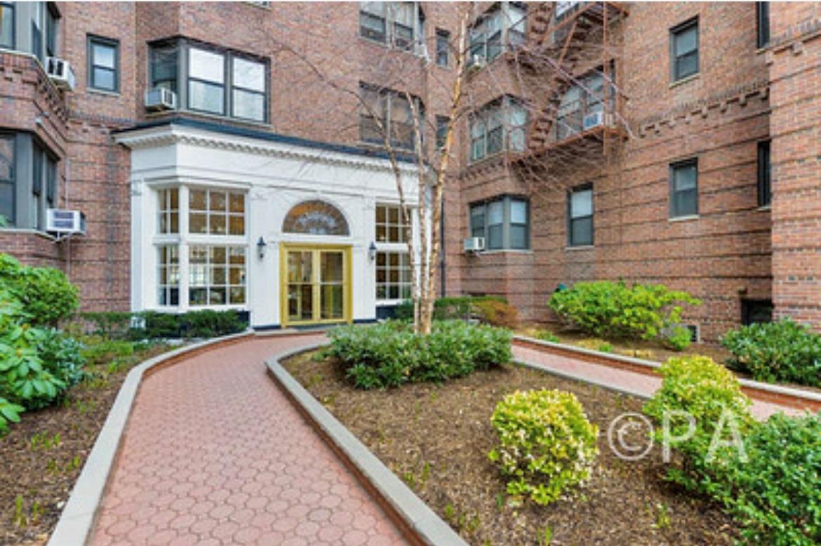 Rental Property at Yellowston Blvd 309, Forest Hills, Queens, NY - Bedrooms: 1 
Bathrooms: 1 
Rooms: 4  - $2,800 MO.