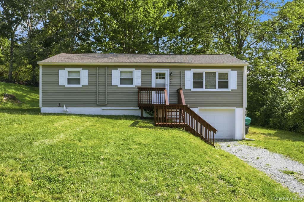 Photo of 22 W Marshall Drive, Poughkeepsie, NY 12601 (MLS # 955108)