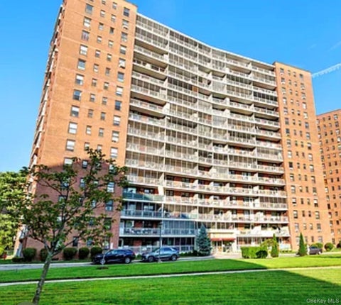Homes For Sale - 61-35 98th St St #10D<br/> Rego Park, NY 11374