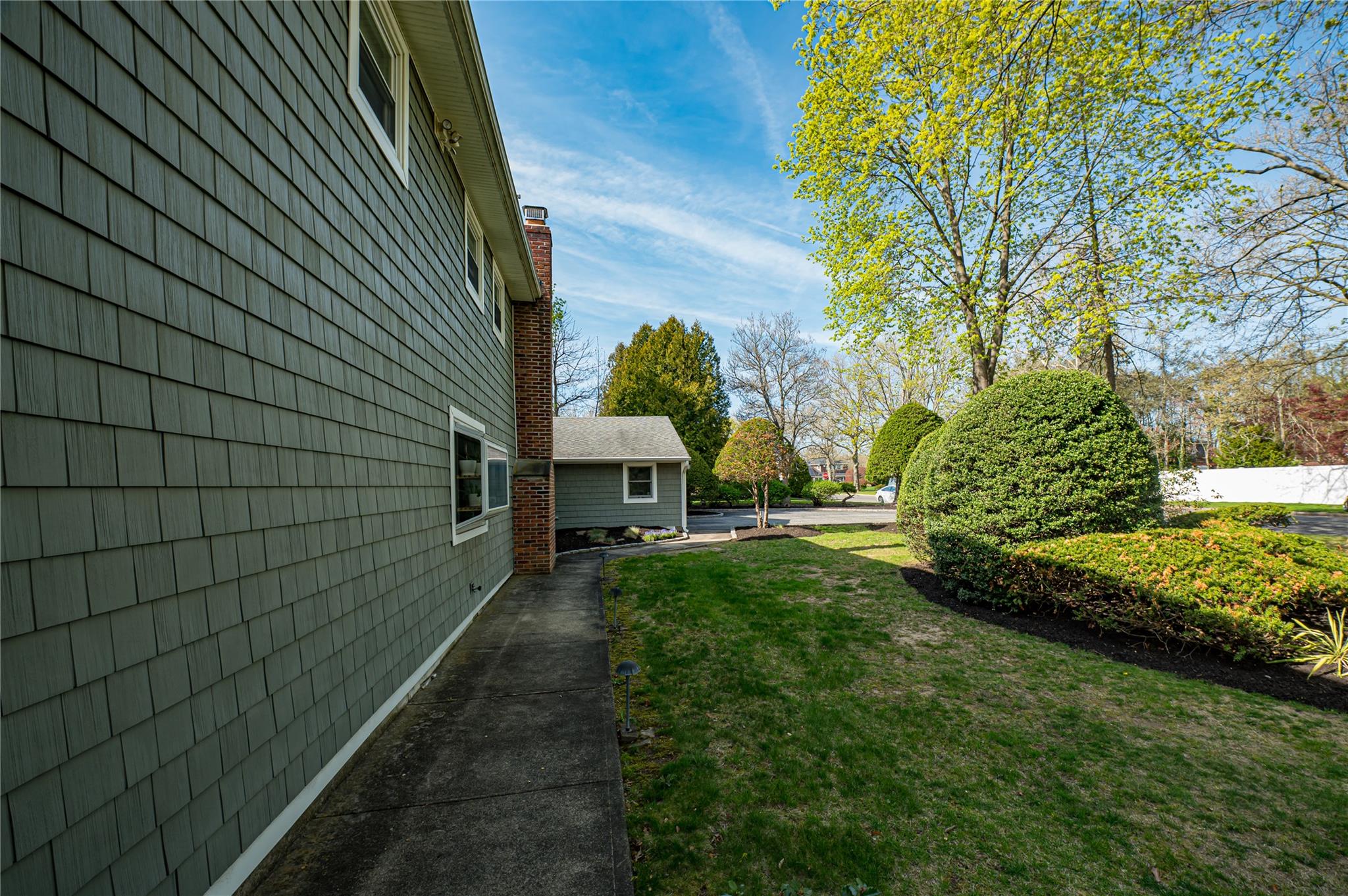 31 Burr Road, East Northport, New York image 44