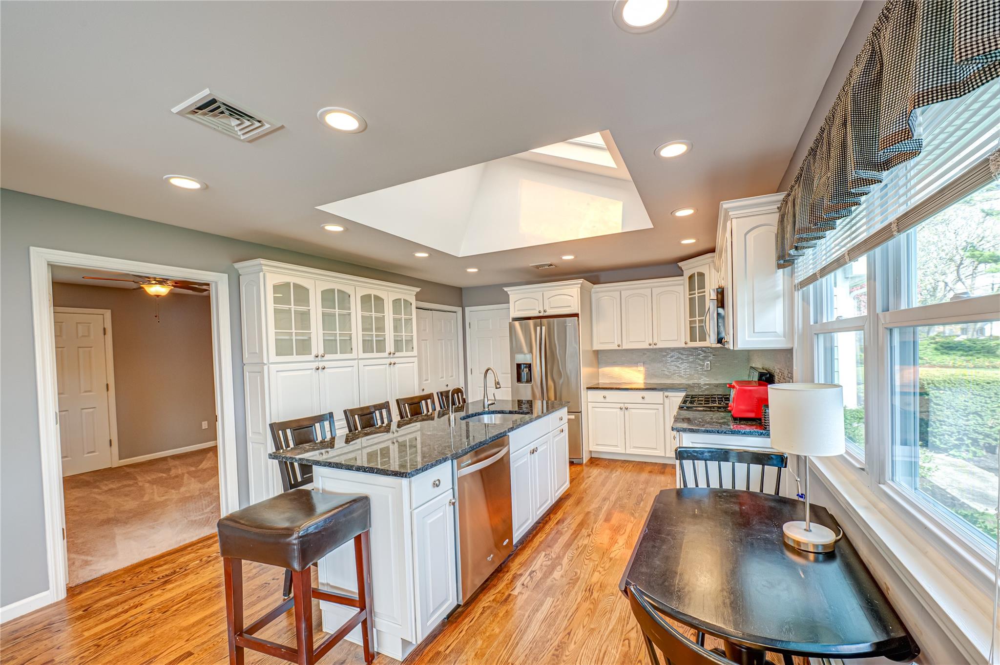 31 Burr Road, East Northport, New York image 10