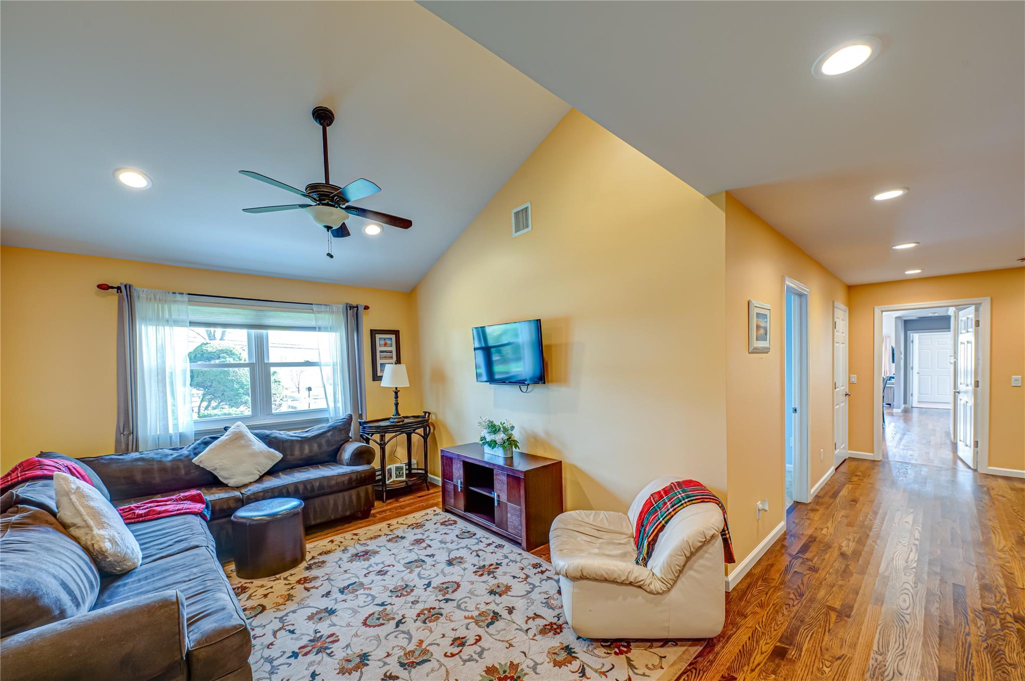 31 Burr Road, East Northport, New York image 12