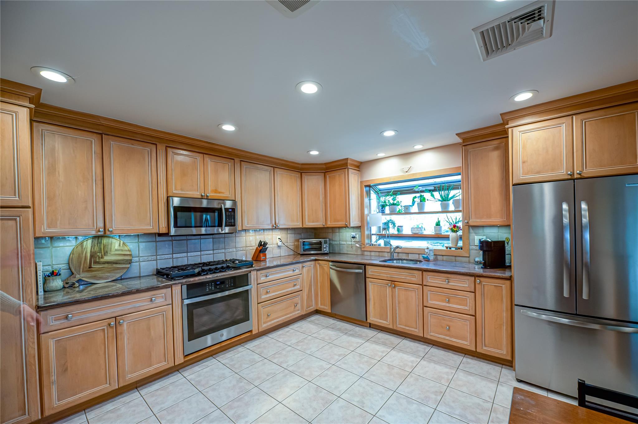 31 Burr Road, East Northport, New York image 17