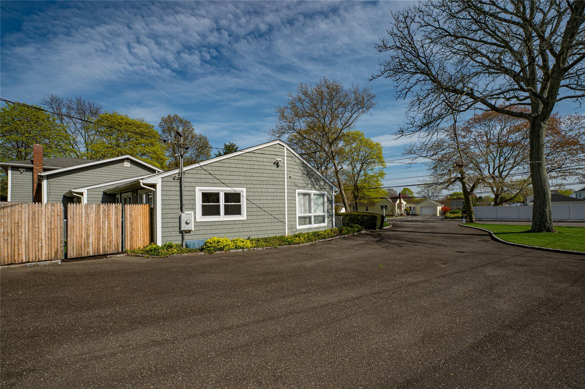 31 Burr Road, East Northport, New York image 37