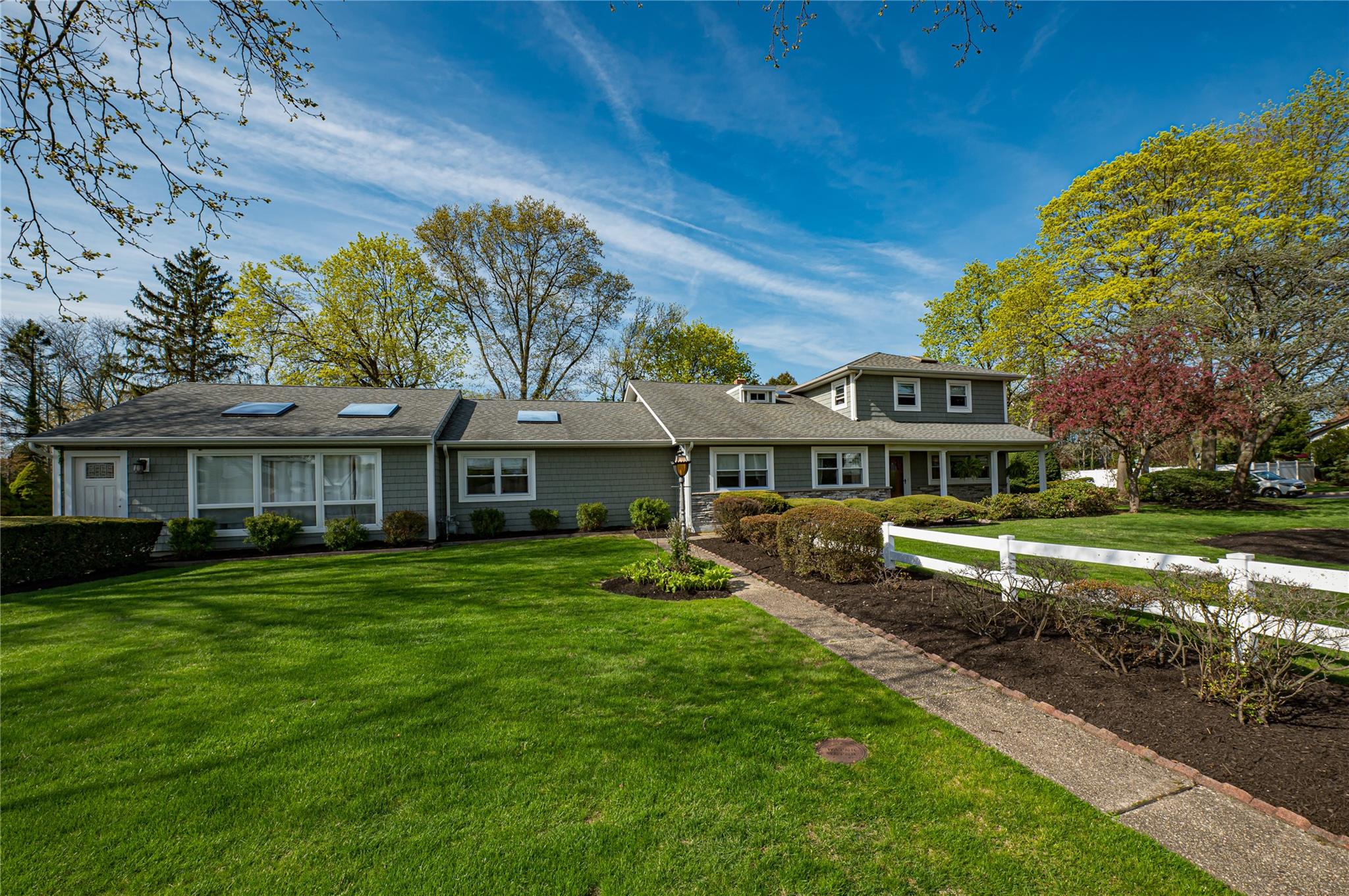 31 Burr Road, East Northport, New York image 2