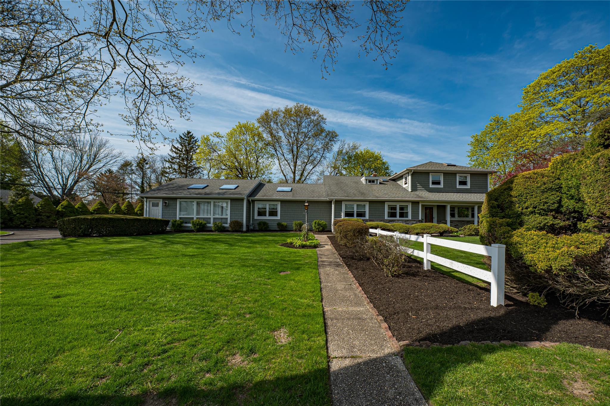 31 Burr Road, East Northport, New York image 4