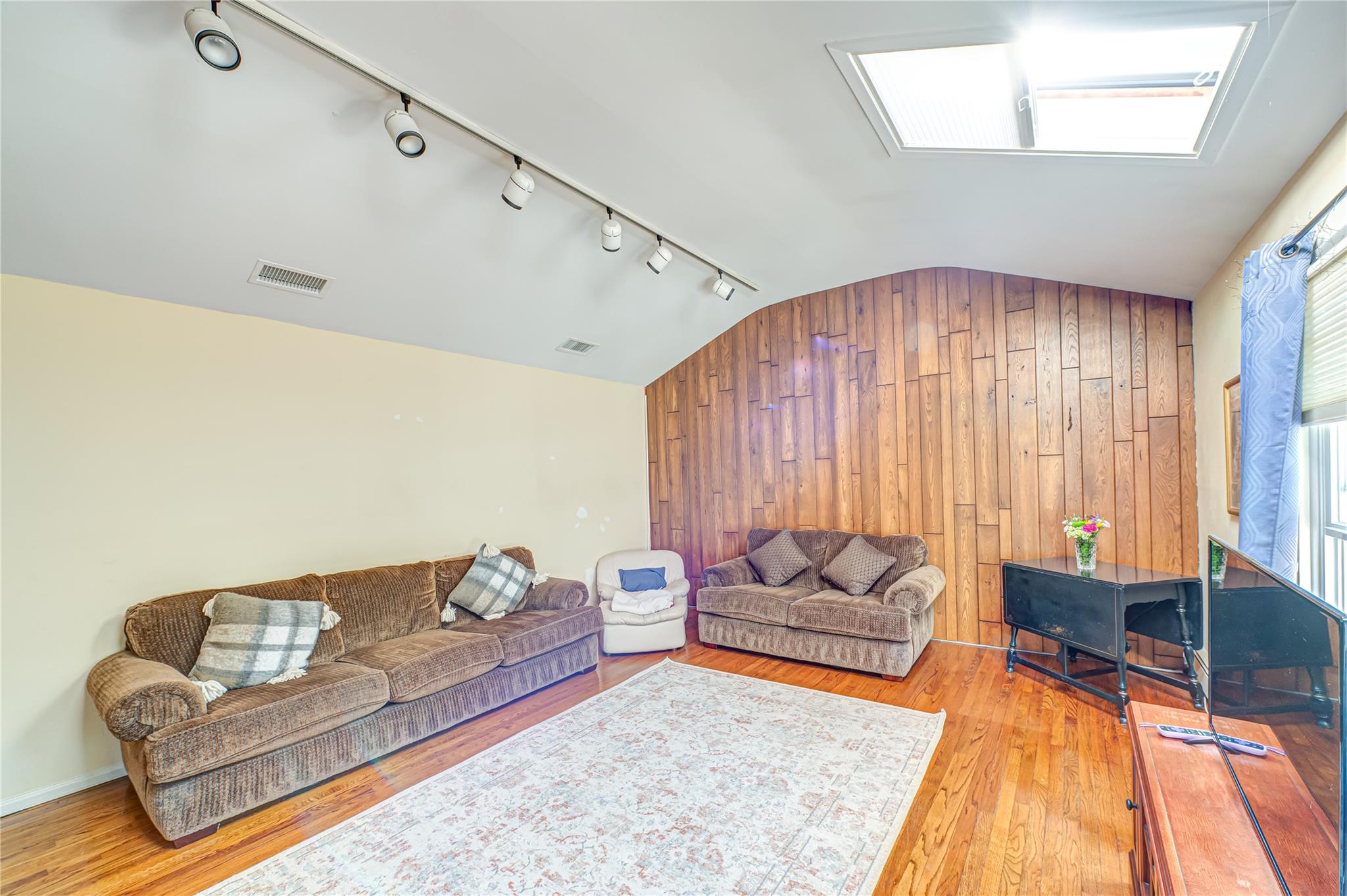 31 Burr Road, East Northport, New York image 19