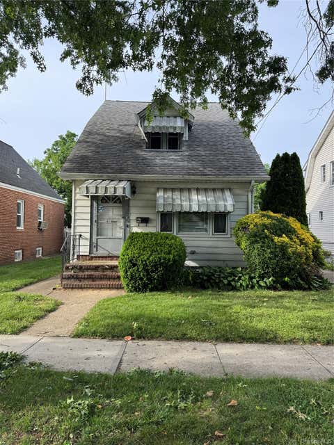 Homes For Sale - 41 Stewart Street<br/> Floral Park, NY 11001