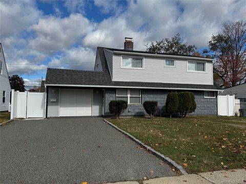 27 Gleaner Lane Levittown NY 11756