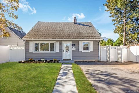 Photo of 104 Carlls Path #104, North Babylon, NY 11703 (MLS # 926386)