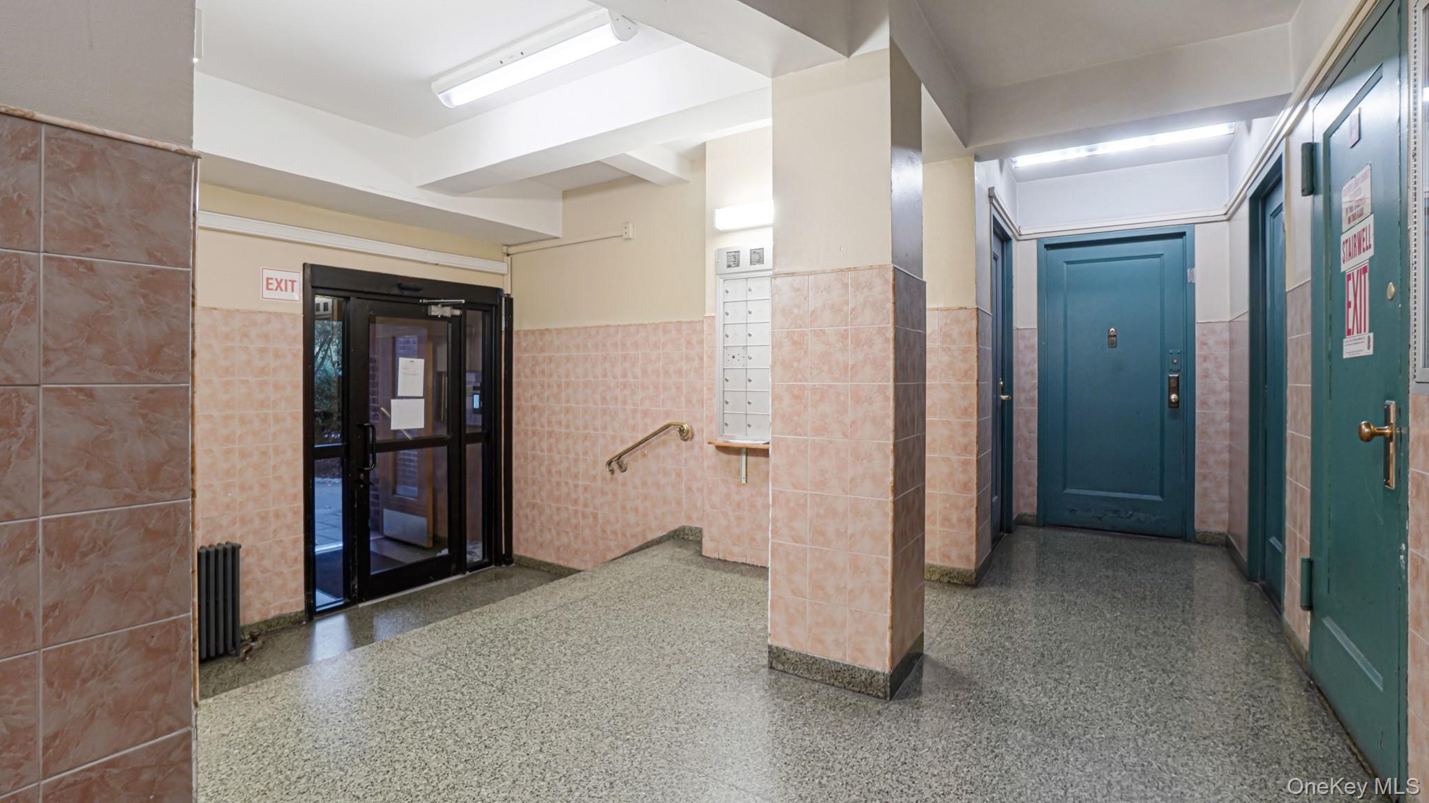 1 Metropolitan Oval 1B