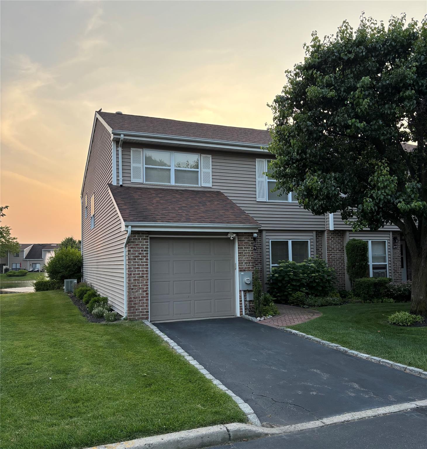 Pond View Lane, Smithtown, Hamptons, NY - 3 Bedrooms  
3 Bathrooms - 