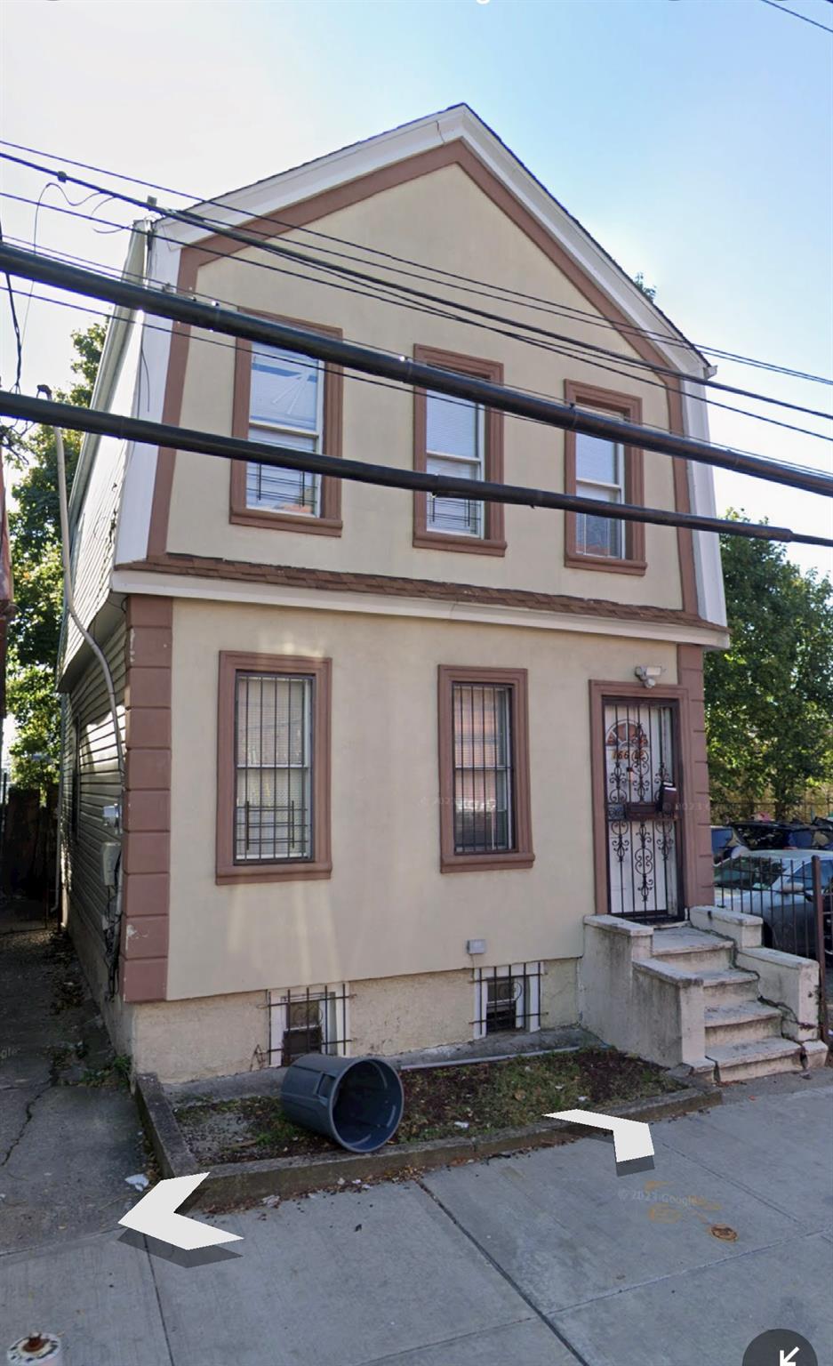 Douglas Ave Ave, Saint Albans, Queens, NY - 3 Bedrooms  
2 Bathrooms  
7 Rooms - 