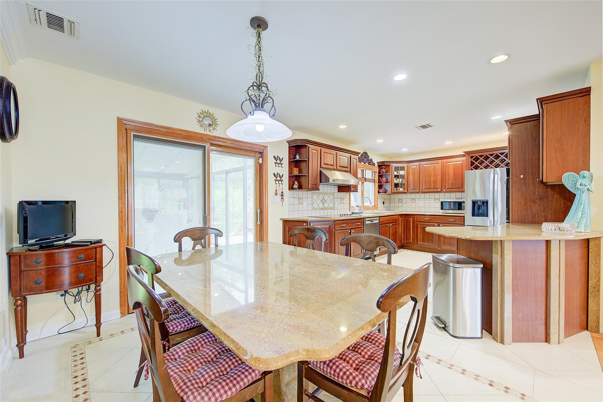 23 Sandra Drive, Dix Hills, New York image 8