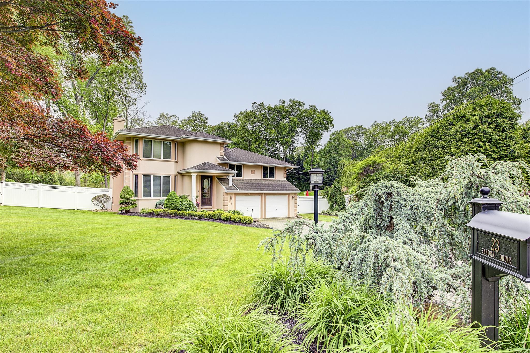 23 Sandra Drive, Dix Hills, New York image 2