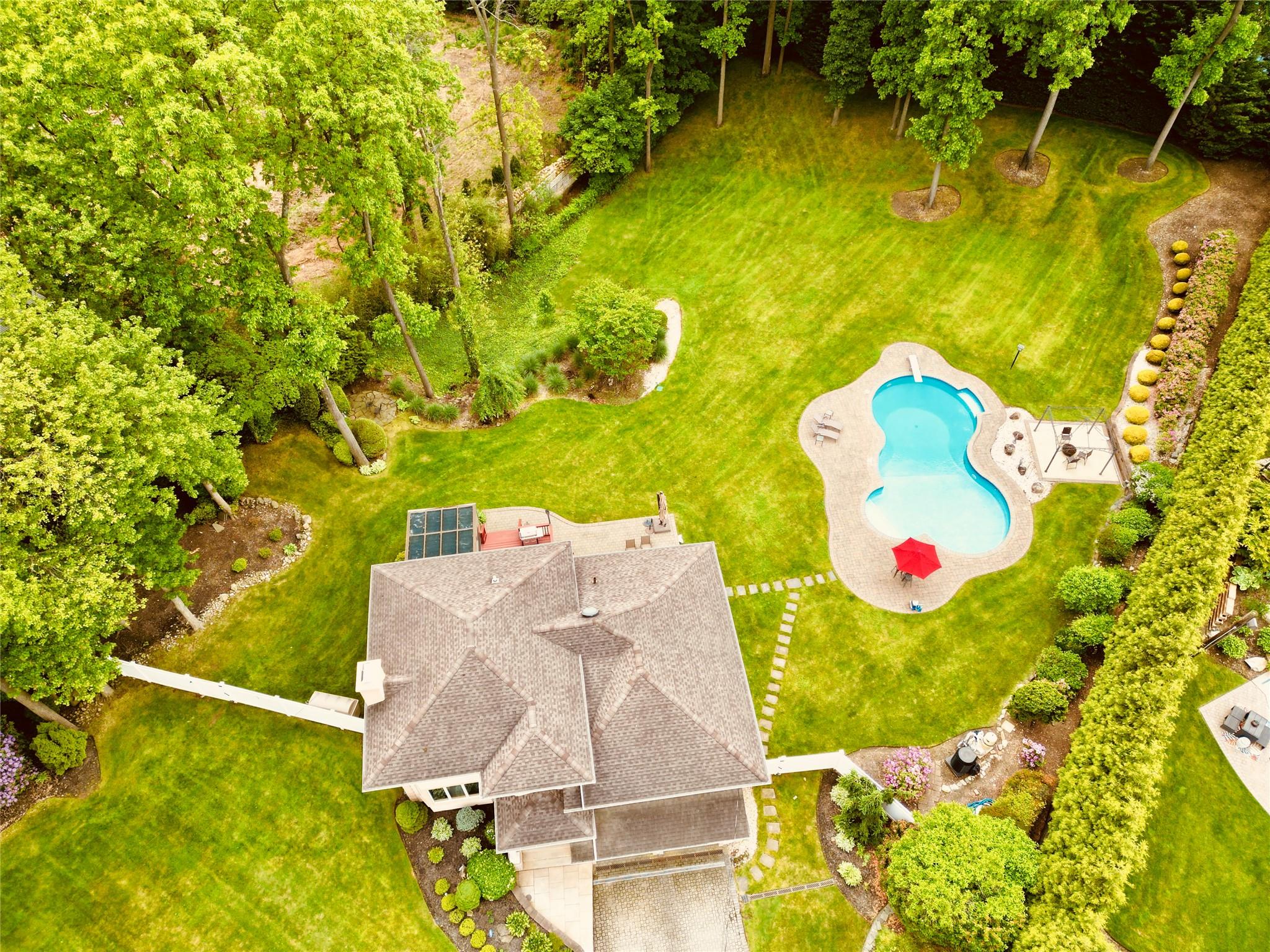 23 Sandra Drive, Dix Hills, New York image 32