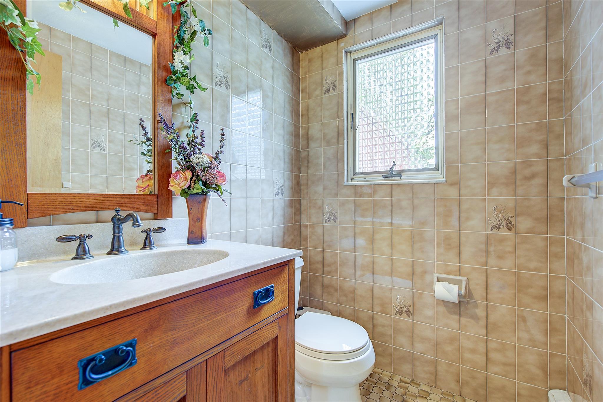 23 Sandra Drive, Dix Hills, New York image 15