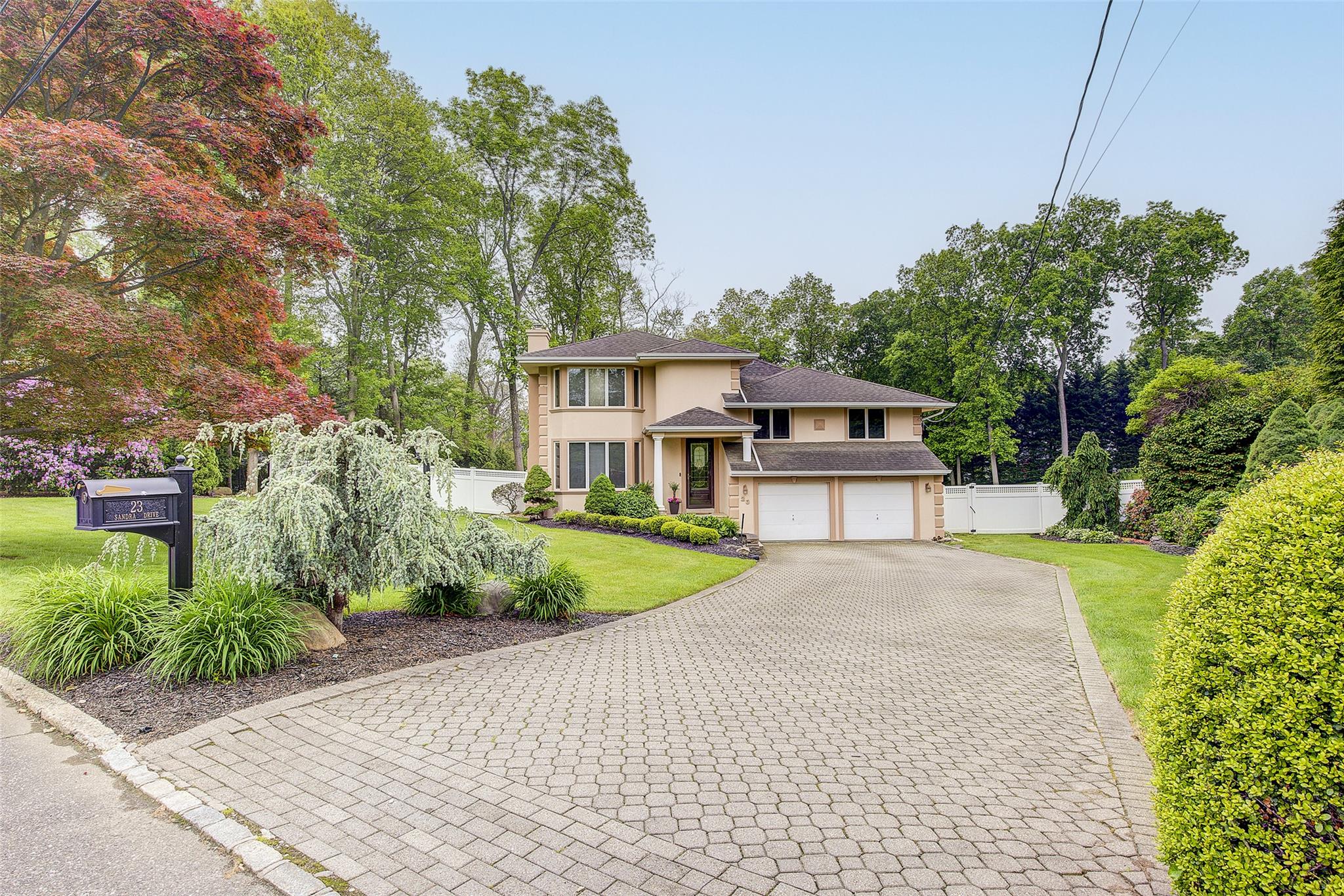 23 Sandra Drive, Dix Hills, New York image 1