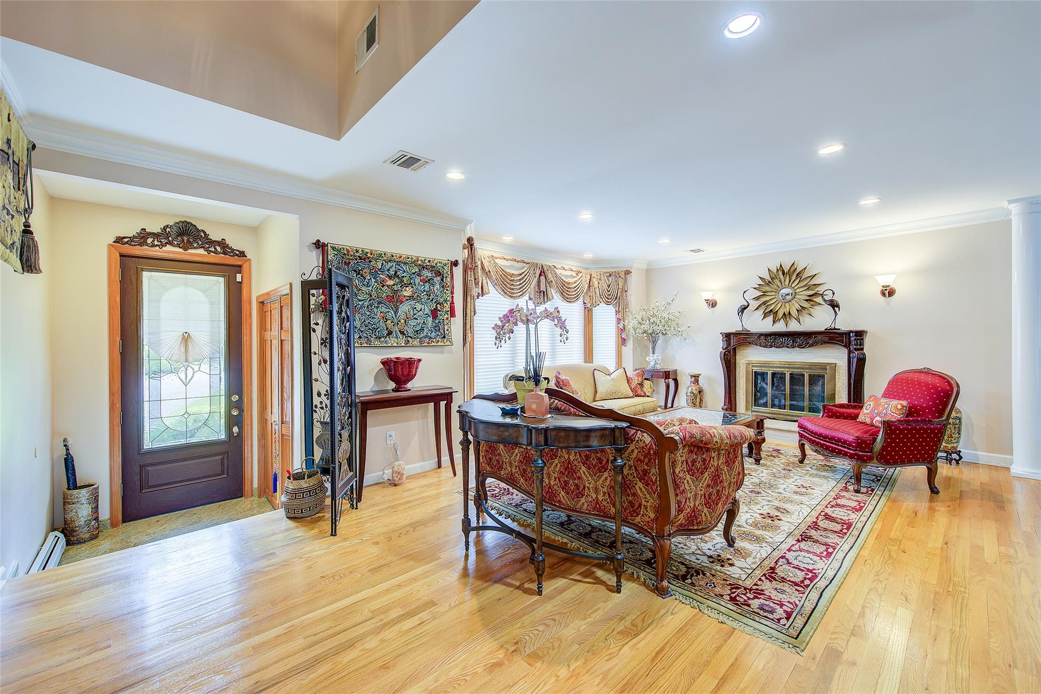 23 Sandra Drive, Dix Hills, New York image 4