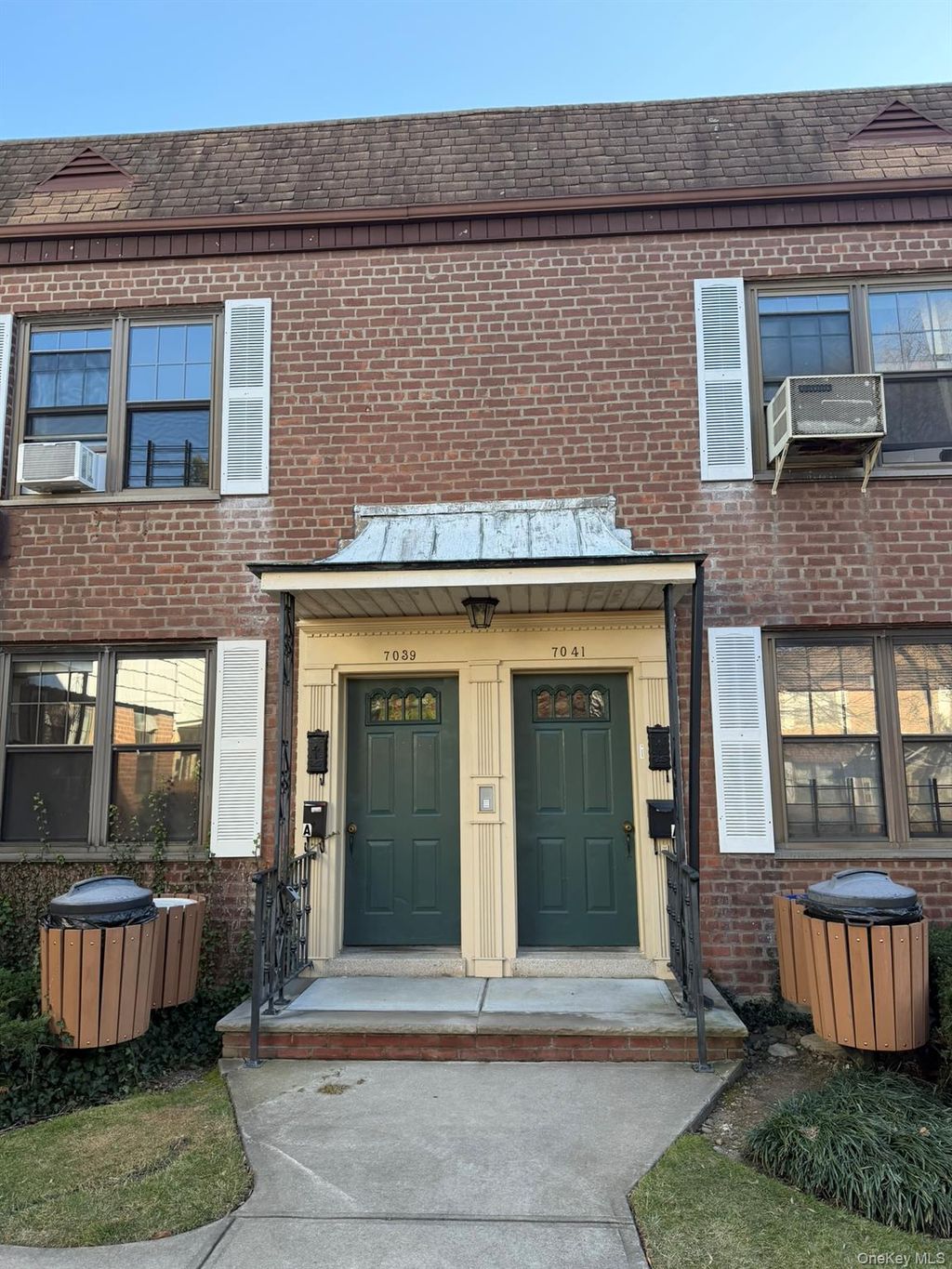 Photo of 70-43 Park Drive Eas B Dr, Kew Garden Hills, NY 11367 (MLS # 958250)