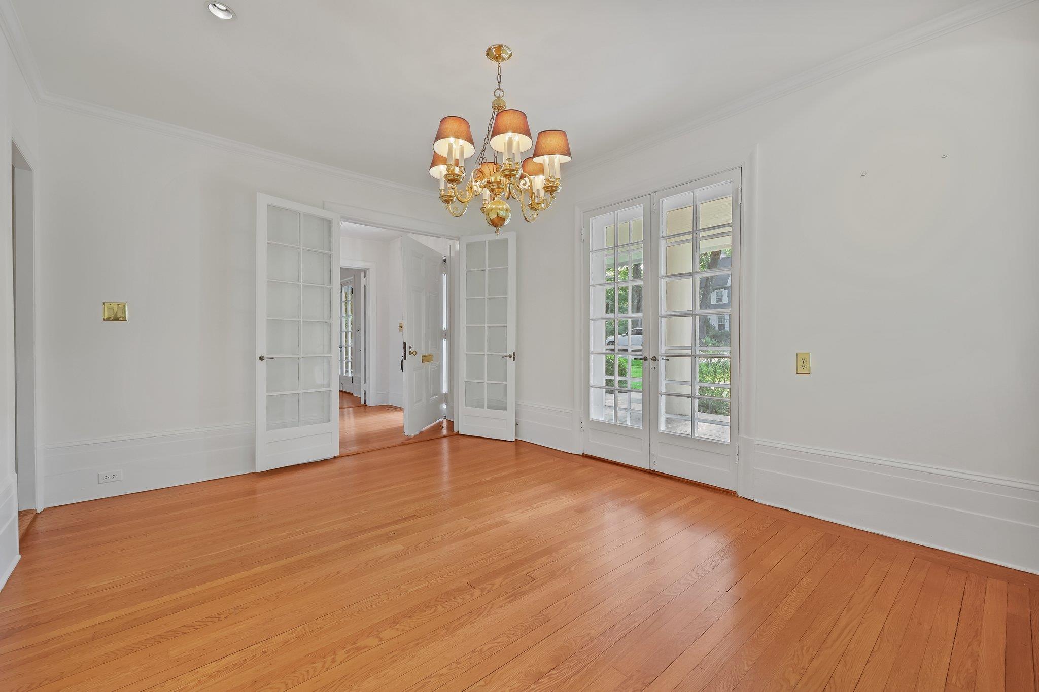 90 Greenacres Avenue