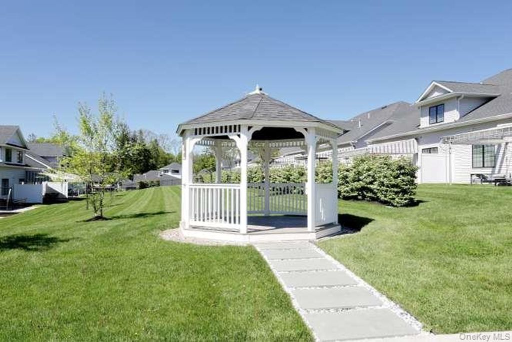 Photo of 11 Silverwood Circle, Suffern, NY 10901 (MLS # 998850)