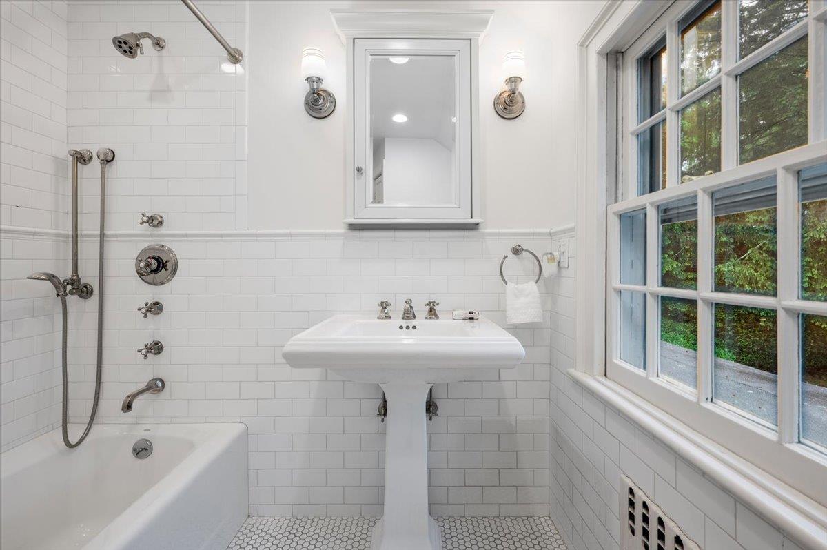 135 Corona Avenue, Pelham, New York image 31