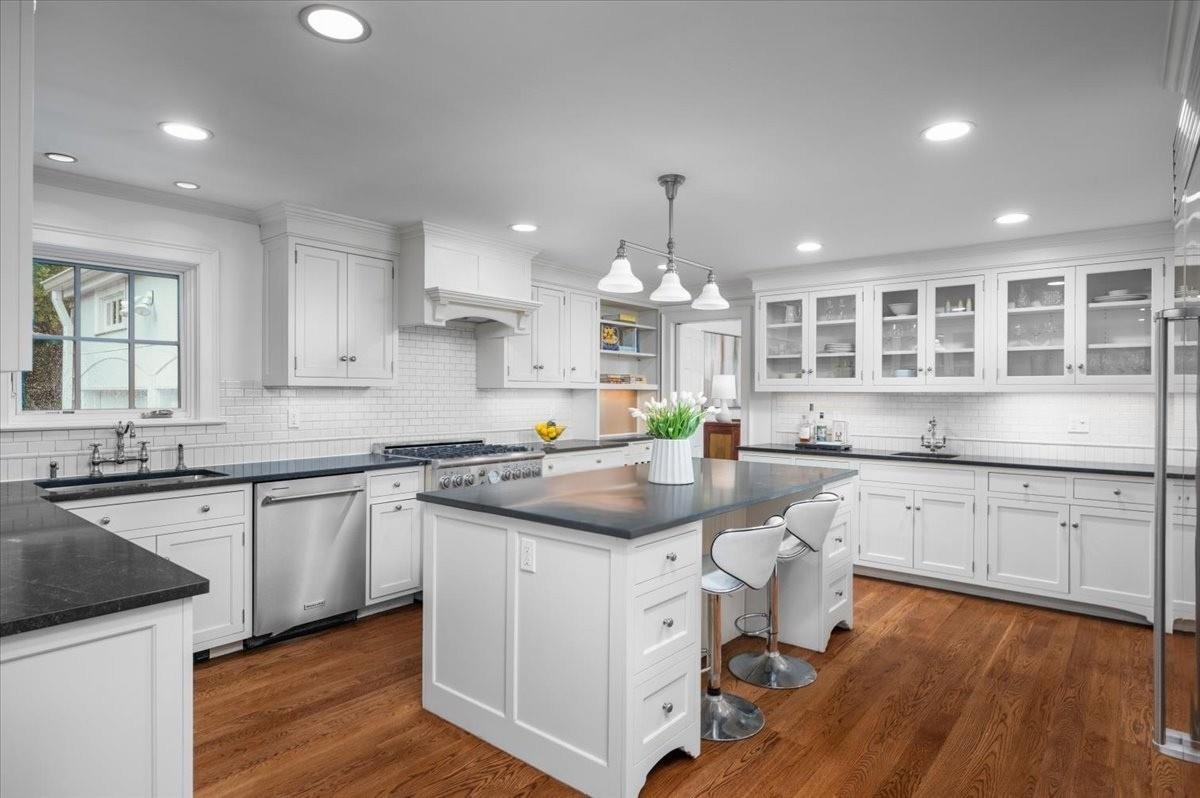135 Corona Avenue, Pelham, New York image 16