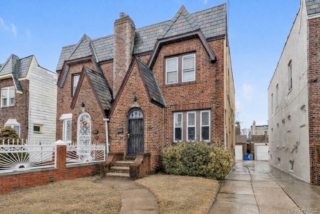 Photo of 205-22 112th Avenue, Saint Albans, NY 11412 (MLS # 965546)