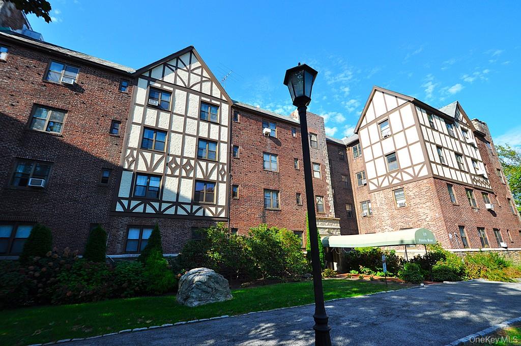 New Rochelle, New York 10801, United States, 1 Bedroom Bedrooms, ,1 BathroomBathrooms,Residential,Active,225828