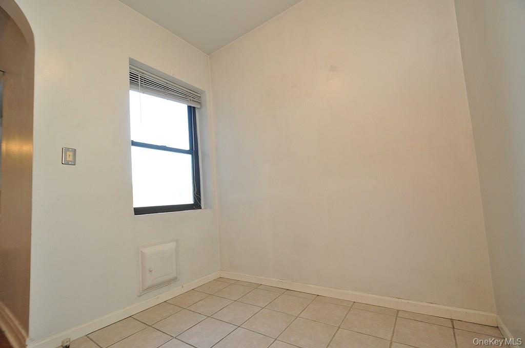 New Rochelle, New York 10801, United States, 1 Bedroom Bedrooms, ,1 BathroomBathrooms,Residential,Active,225828