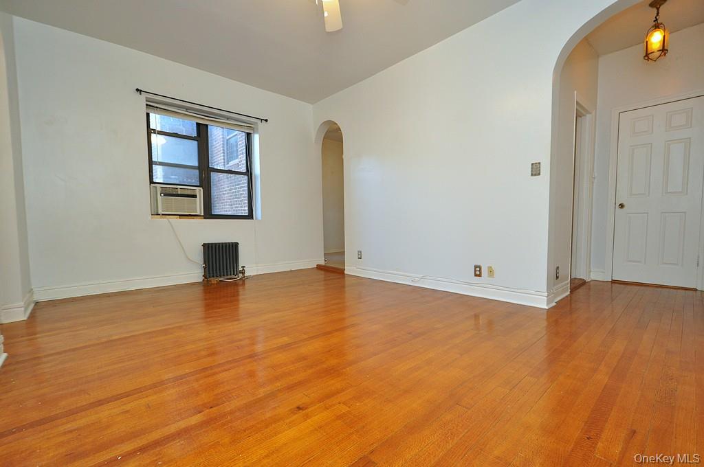 New Rochelle, New York 10801, United States, 1 Bedroom Bedrooms, ,1 BathroomBathrooms,Residential,Active,225828