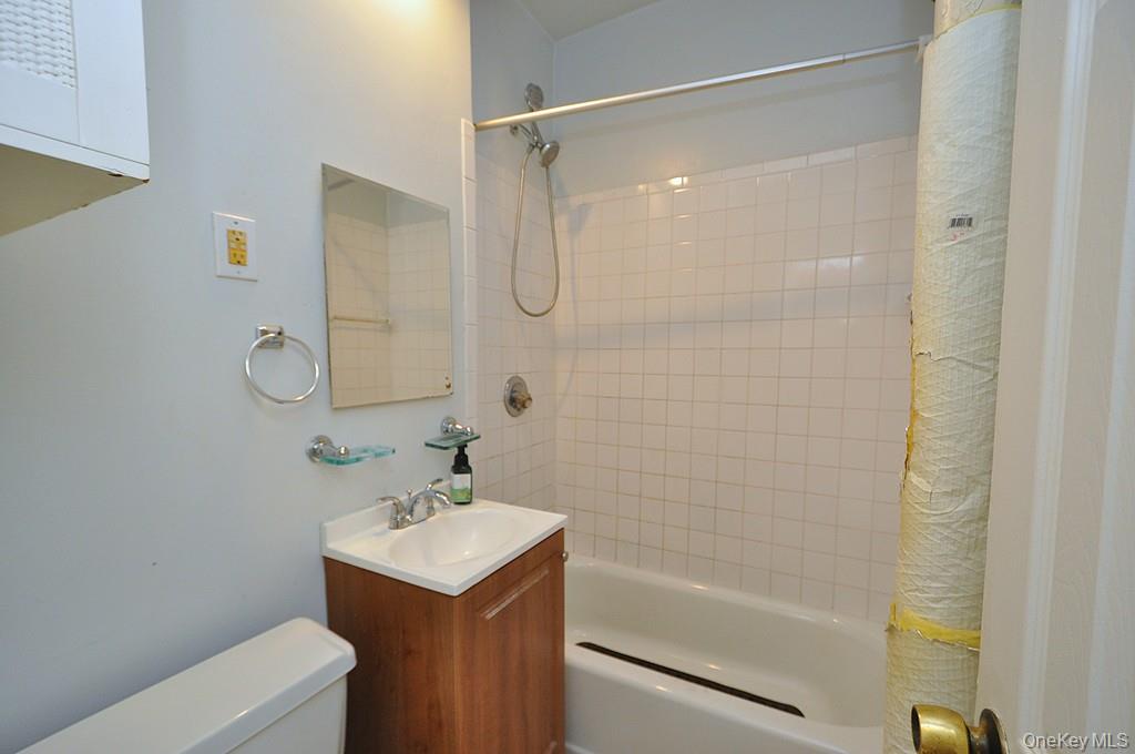 New Rochelle, New York 10801, United States, 1 Bedroom Bedrooms, ,1 BathroomBathrooms,Residential,Active,225828
